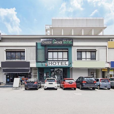 Oyo 90399 Green Home Hotel Syariah Sepang Zewnętrze zdjęcie