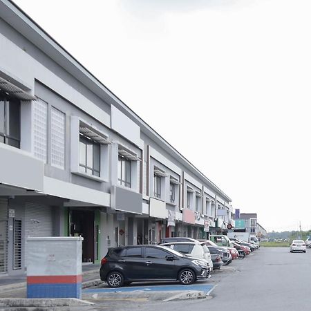 Oyo 90399 Green Home Hotel Syariah Sepang Zewnętrze zdjęcie