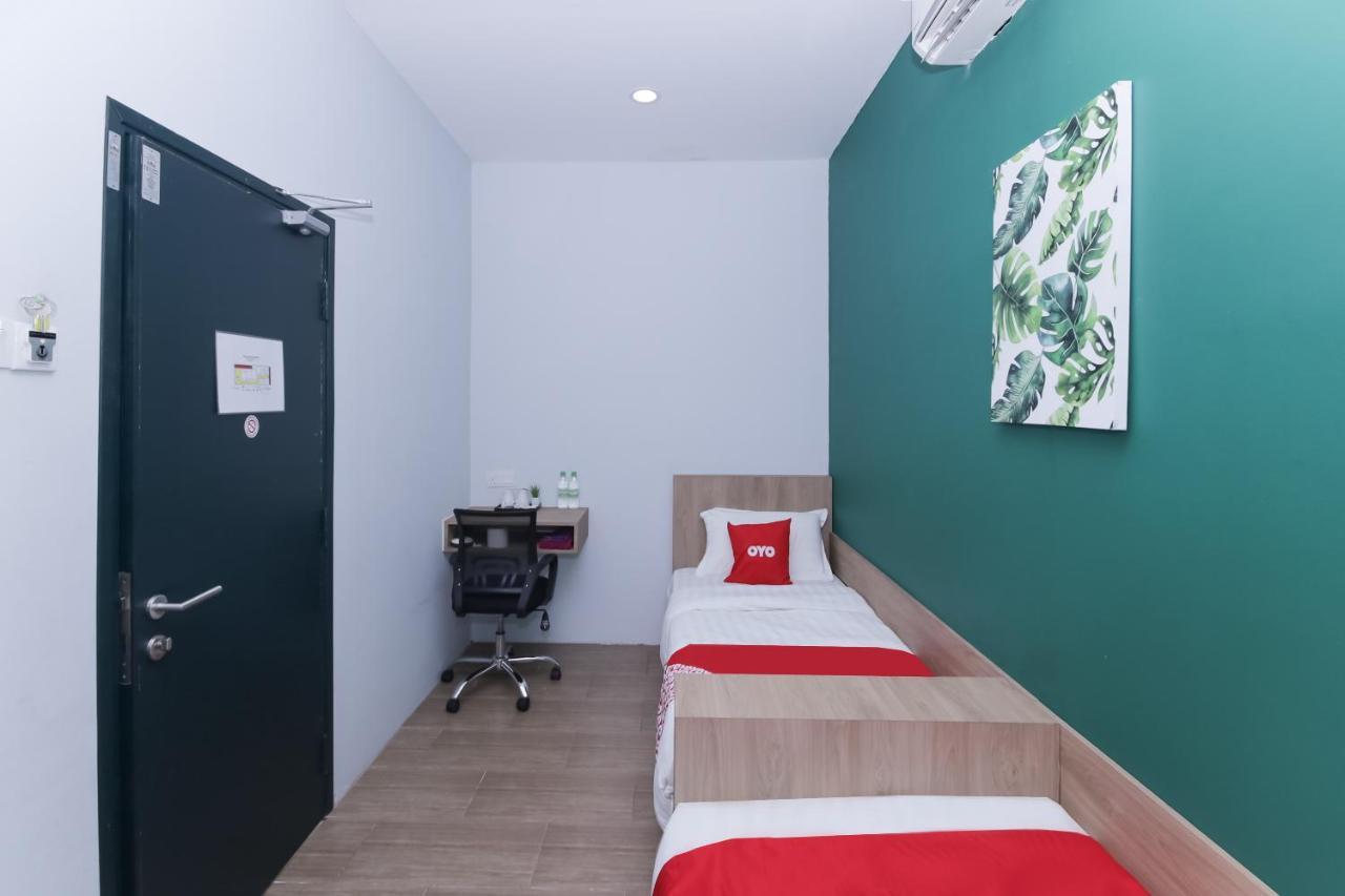 Oyo 90399 Green Home Hotel Syariah Sepang Zewnętrze zdjęcie