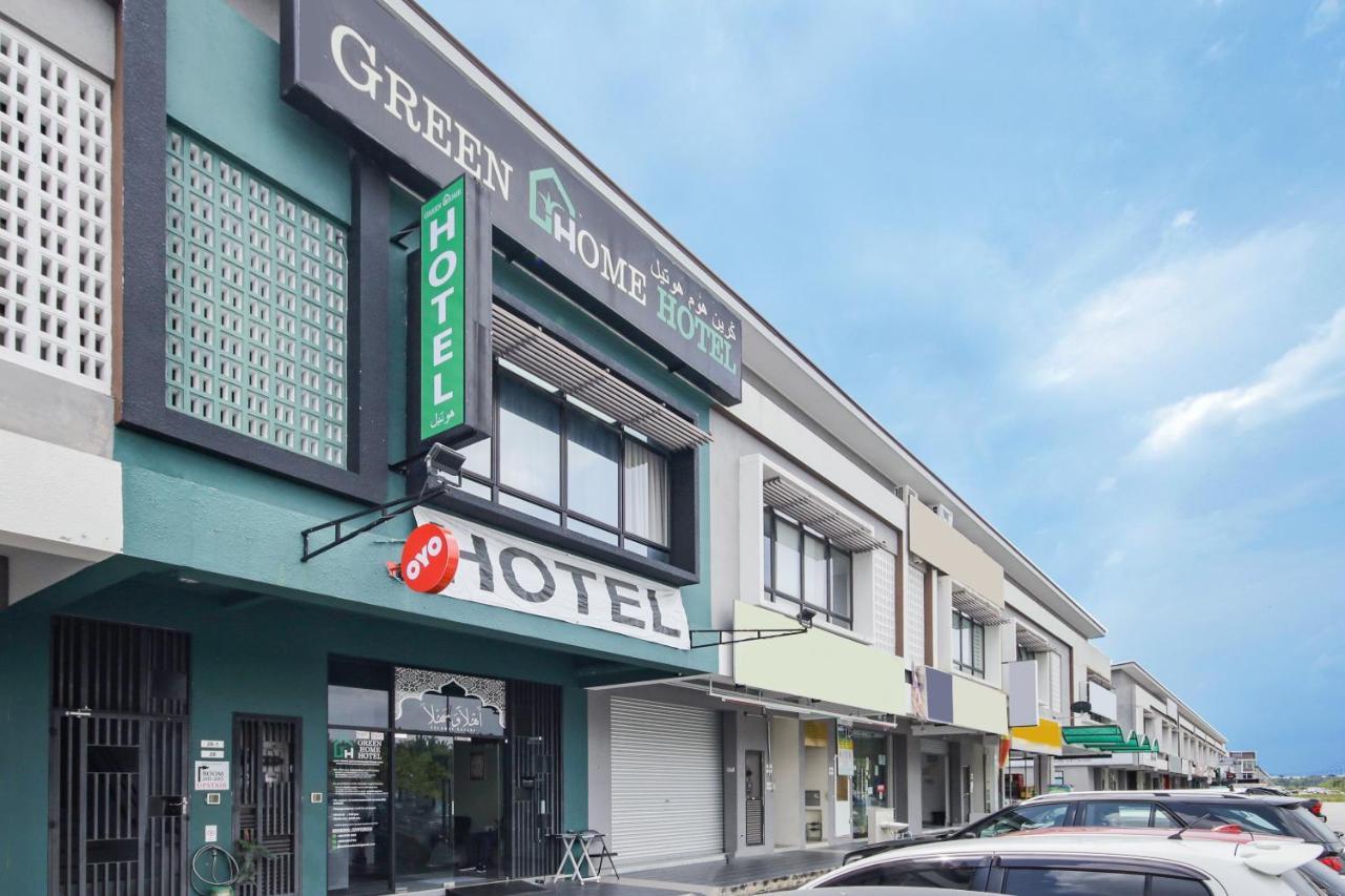 Oyo 90399 Green Home Hotel Syariah Sepang Zewnętrze zdjęcie