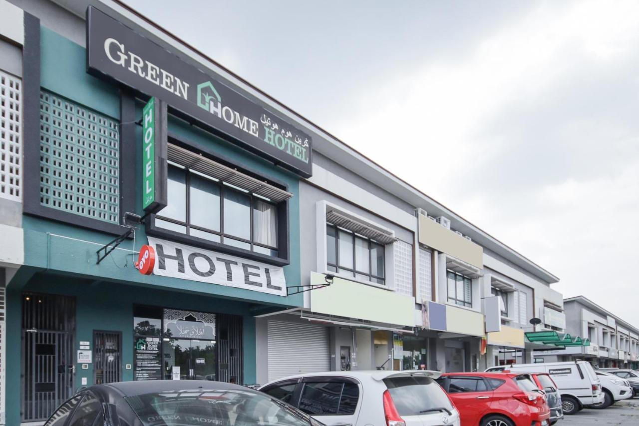 Oyo 90399 Green Home Hotel Syariah Sepang Zewnętrze zdjęcie