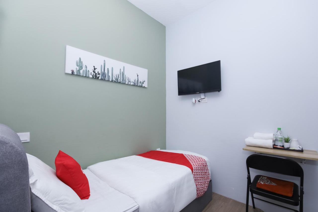 Oyo 90399 Green Home Hotel Syariah Sepang Zewnętrze zdjęcie