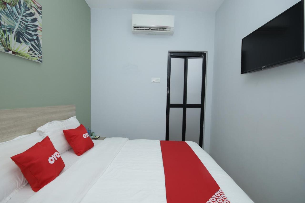 Oyo 90399 Green Home Hotel Syariah Sepang Zewnętrze zdjęcie
