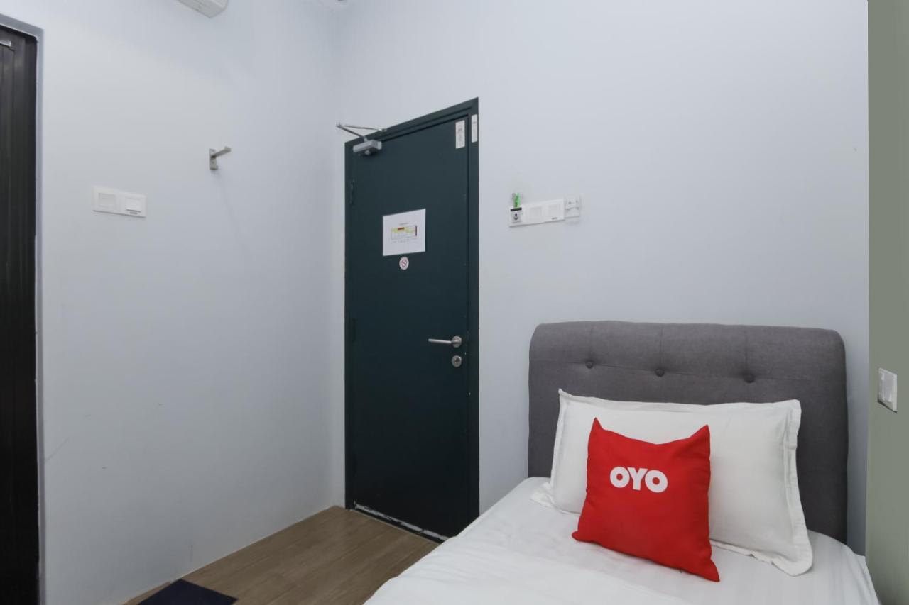 Oyo 90399 Green Home Hotel Syariah Sepang Zewnętrze zdjęcie