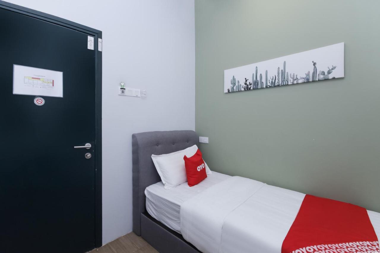 Oyo 90399 Green Home Hotel Syariah Sepang Zewnętrze zdjęcie