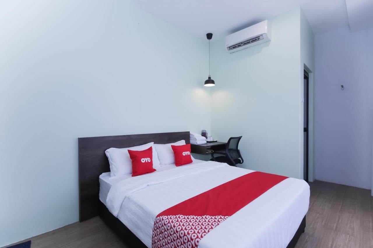 Oyo 90399 Green Home Hotel Syariah Sepang Zewnętrze zdjęcie